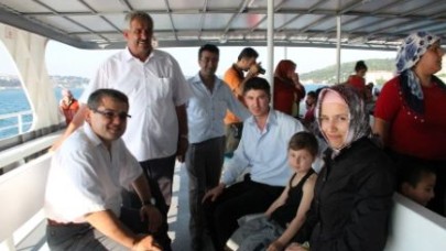 700 çocuğun boğaz keyfi