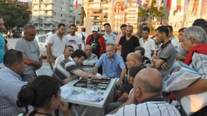 256 KİŞİ AYNI ANDA TAVLA OYNADI