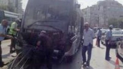 Metrobüs yoldan çıktı