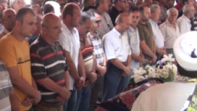 Muhtar’dan eşine son görev