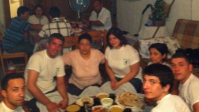 Dikkat, Kapıda Gençler Var!