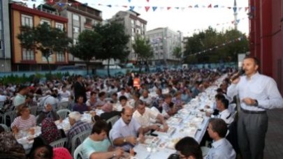 İFTAR SOFRALARINA YOĞUN İLGİ