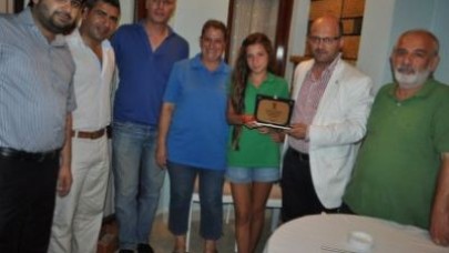 SBS’de 500 tam puan alan Alara’ya tebrik