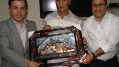 KARAKAŞ’LA BENİM ARAMIZA GİREMEZLER