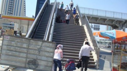 Metrobüslerin yürüyen merdivenleri ne zaman yapılacak?