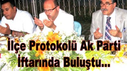 İlçe Protokolü Ak Parti İftarında Buluştu..