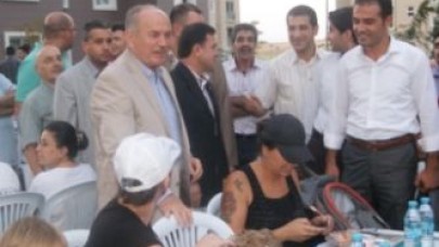 BİZ BÜYÜK BİR AİLEYİZ