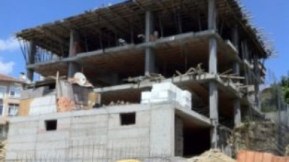 İMARA VE RUHSATA AYKIRI BİNA YIKILDI!