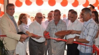 Ege market'in açılışını Cem Kara yaptı..