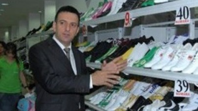 ÇİN'E KAFA TUTAN UCUZ AYAKKABICI BATTI