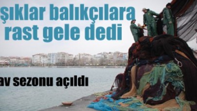 IŞIKLAR BALIKÇILARA RASTGELE...