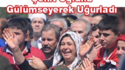 Şehit Oğlunu Gülümseyerek Uğurladı