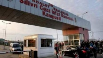 Duruşma binasında izdiham