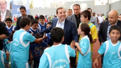 Sporcular madalyalarını aldı