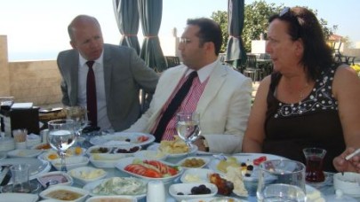 Aksoy;Millet cemaat sürtüşmesi