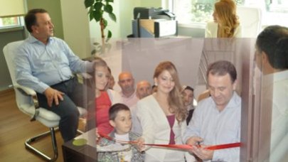 Genç avukata ışıklar desteği