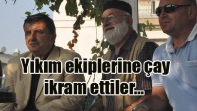 Yıkım ekiplerine çay ikram ettiler…