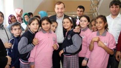 Kadıoğlu öğrencileri sevindirdi