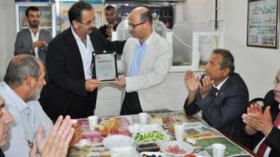 Trabzonlulardan Babayiğit’e Plaket..