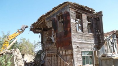 Tehlike yaratan yedi binanın yıkımı gerçekleştirildi