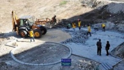 Yeni bir çocuk parkı yapılıyor…