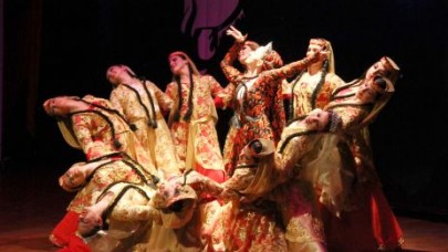 Kafkas Halk Dansları coşturdu