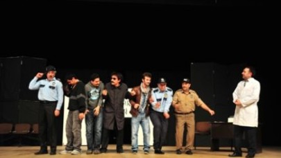 Bekçi Murto gülmekten kırıp geçirdi