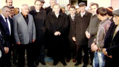 Kadıoğlu Kars'ta kitap dağıttı