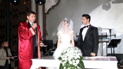 Nikahı Süleymanoğlu kıydı