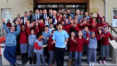 Okullara destek olmaya devam ediyor