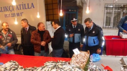Zabıta balıkçıları çembere aldı