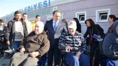Engelliler gününde anlamlı hediye