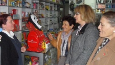 CHP’li kadınlar esnafın yanında