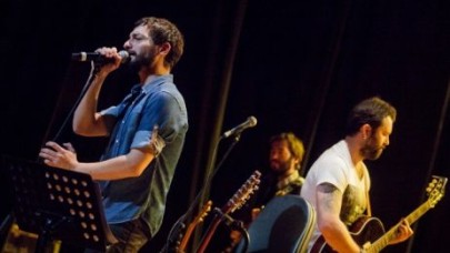 O söyledi gençler coştu