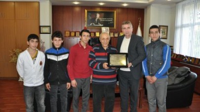 Güreşçilerden başkan’a ziyaret