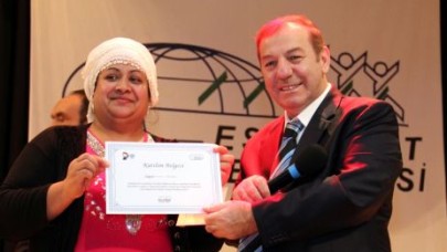 Romanlar’dan Erdoğan’a plaket