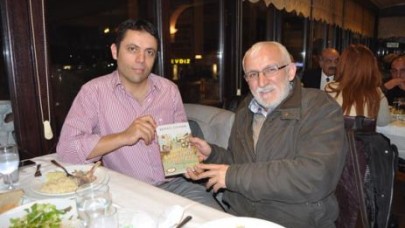 Arıkan son kitabını Mert’e hediye etti…