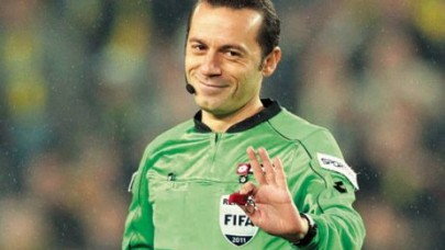 2012 yılının en iyi hakemi: Cüneyt Çakır