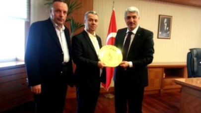 Başkan uzun, ziyaretçilerini makamında ağırladı