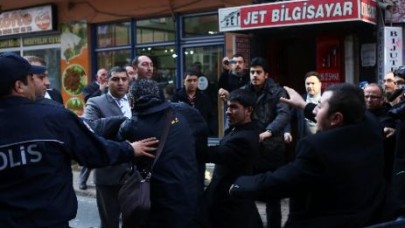 Gazetecilere yumruklu saldırı!