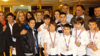 SATRANÇTA  ŞAMPİYONLAR  BELLİ  OLDU