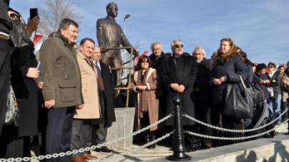 NAZIM HİKMET SİLİVRİ’Yİ SEYREDİYOR