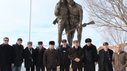 Sarıkamış'ta saygı nöbeti