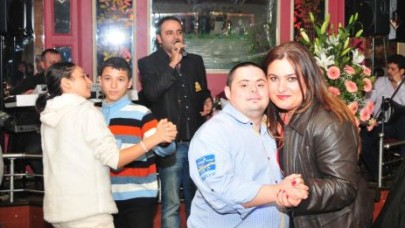 Engelli vatandaşları eğlendiren destek