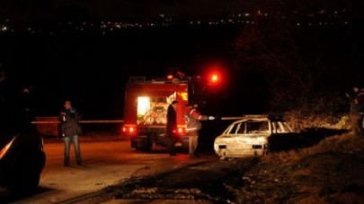 İstanbul'da bir araba cayır cayır yandı!