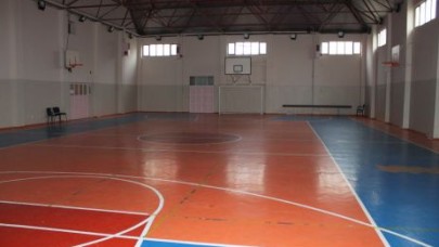 Okulların spor salonları renkleniyor