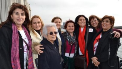 BİR MİLYAR AYAKLANIYOR ETKİNLİĞİNE DESTEK