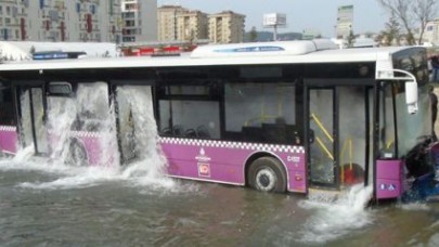 Belediye Otobüsünü Su Bastı