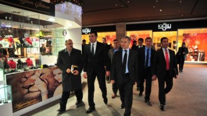 HİZMETTE EKİP GÜCÜ FARK YARATIYOR