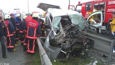 Bariyer Otomobili Biçti: 1 Ölü, 1 Yaralı